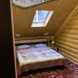 Номер стандарт улучшенный с 1 двуспальной кроватью (мансарда)