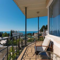 Улучшенные апартаменты с 2 спальнями и балконом с видом на море и город