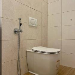 Фото Отель Новая квартира с кроватью возле панорамного окна, высокий этаж