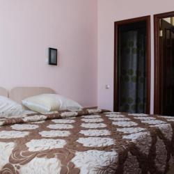 Номер полулюкс семейный с 2 односпальными кроватями