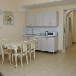 Номер стандарт семейный с 2 односпальными и 1 двуспальной кроватью