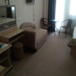 Номер стандарт с 1 двуспальной кроватью и диваном