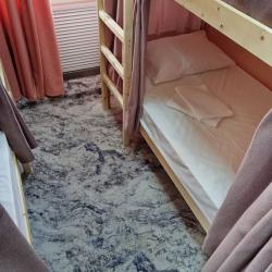 Кровать в 4-местном общем женском номере