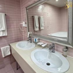 Номер люкс с видом на озеро (Alira Palace)