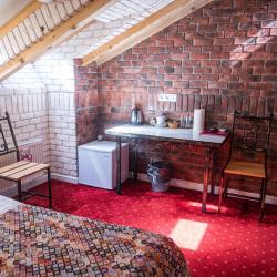 Номер стандарт с 1 двуспальной кроватью (мансарда)