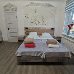 1-комнатные апартаменты студия Красной Армии 136/9