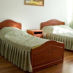 Номер стандарт с 1 односпальной и 1 двуспальной кроватью