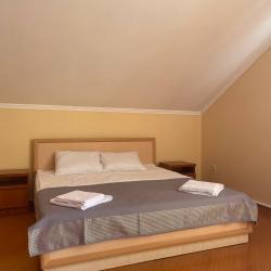 Cтандарт улучшенный с двумя двуспальными кроватями и собственной кухней