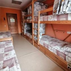 Койко-место на двухъярусной кровати в 6-местном номере (удобства на этаже)