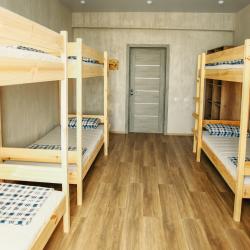 Кровать в 8-местном общем номере