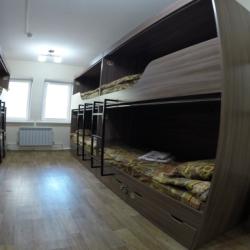 Кровать в 8-местном общем женском номере