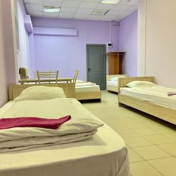 Номер стандарт семейный с 6 односпальными кроватями (без окна)