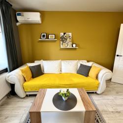 Фото Апартаменты Суточно на улице Героя Зорина 1