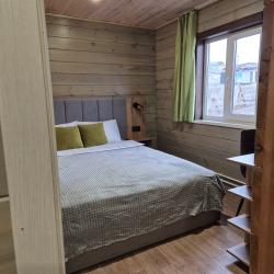 Комната полулюкс с 1 односпальной и 1 двуспальной кроватью