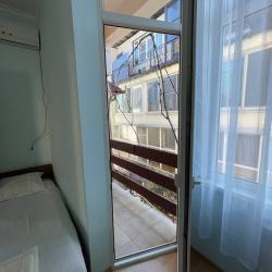 Комната стандарт с 4 односпальными кроватями с балконом