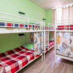 Кровать в 8-местном общем женском номере