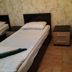 Комната стандарт с 3 односпальными кроватями c балконом