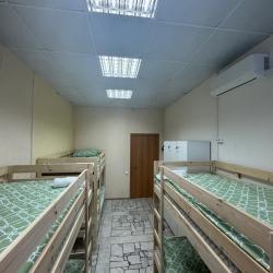 Кровать в 6-местном общем номере