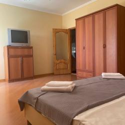 Cтандарт улучшенный с двумя двуспальными кроватями и собственной кухней