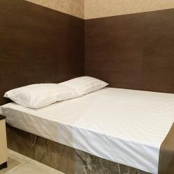 Номер стандарт с 1 двуспальной кроватью (без окна)