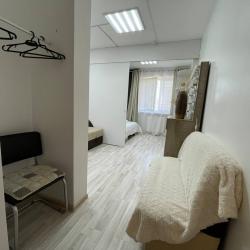 Номер полулюкс с 1 односпальной и 1 двуспальной кроватью №25