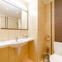 Номер комфорт семейный с 1 двуспальной кроватью