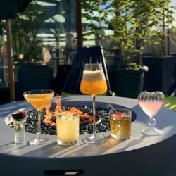 Фото V hotel & Rooftop lounge (В отель)