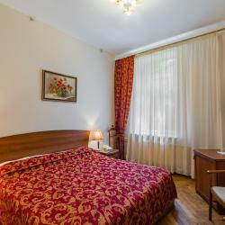 Номер стандарт с 1 двуспальной кроватью