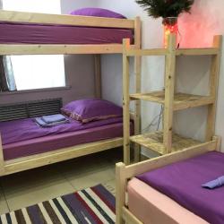 Кровать в 3-местном женском номере с 1 двухъярусной и 1 односпальной кроватью (удобства на этаже)