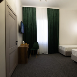 2-комнатный номер стандарт семейный с 2 односпальными и 1 двуспальной кроватью