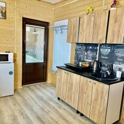 Шале стандарт с 1 двуспальной 1 односпальной и 1 двухъярусной кроватью