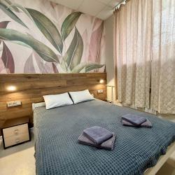 Номер семейный с 1 двуспальной и 1 двухъярусной кроватями