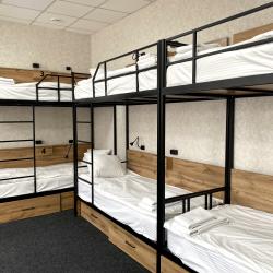 Кровать в 10-местном общем номере