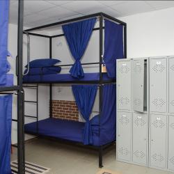 Кровать в 12-местном общем номере