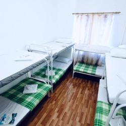 Кровать в 8-местном общем мужском номере