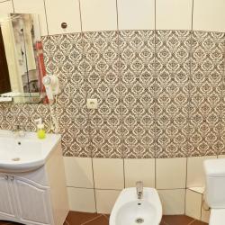 Комната полулюкс с 1 двуспальной кроватью и балконом