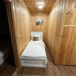 Номер стандарт с 2 односпальными и 1 двуспальной кроватью
