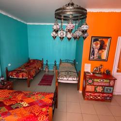 Кровать в 4-местном общем номере Ганди