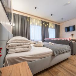 Апартаменты с ремонтом   видом на лес 208 (55м2)