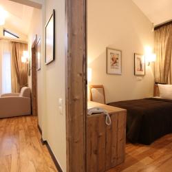 Апартамент с балконом