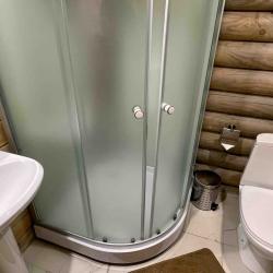 Коттедж стандарт с 4 односпальными и 1 двуспальной кроватью