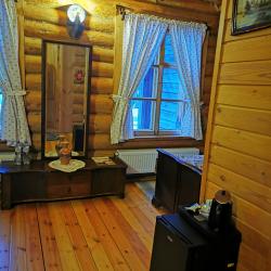 Номер стандарт с 2 односпальными кроватями (здание Трактира)