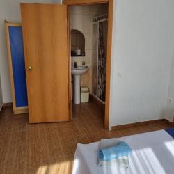 Комната полулюкс с 1 двуспальной кроватью и 1 двухъярусной кроватью