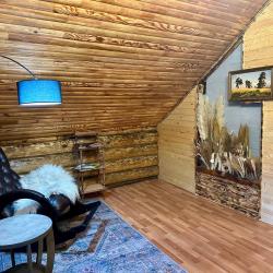 Дом изба с 2 двуспальными кроватями