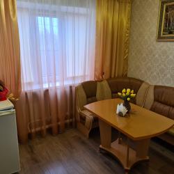 Номер люкс семейный с 1 односпальной и 1 двуспальной кроватью