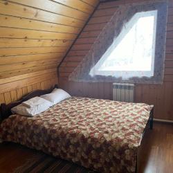 Номер эконом с 1 двуспальной кроватью (мансарда)