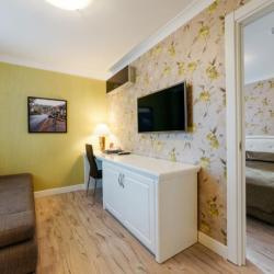 Джуниор Сюит