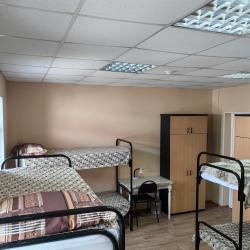 Кровать в 12-местном общем номере