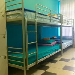 Кровать в 10-местном общем мужском номере