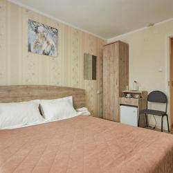 Номер стандарт с 1 двуспальной кроватью с балконом